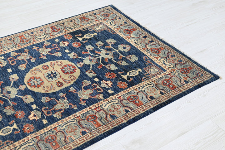 blue Accent rug 3' 11" x 5' 0"