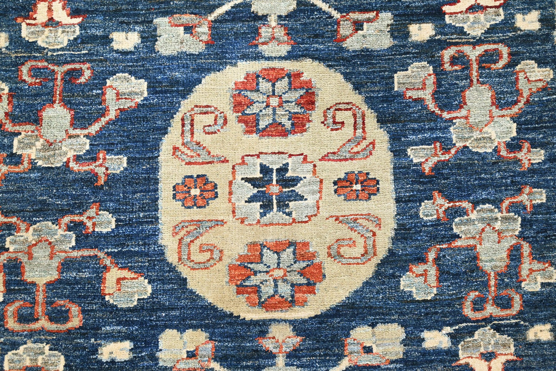 blue Accent rug 3' 11" x 5' 0"