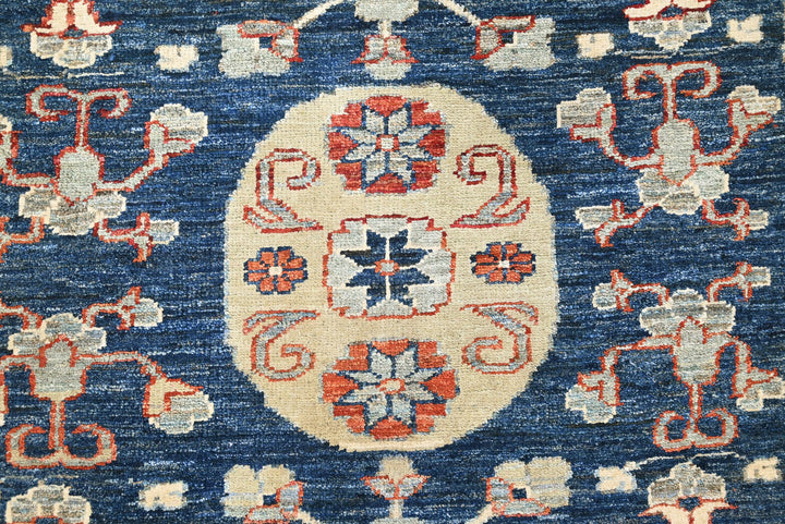 blue Accent rug 3' 11" x 5' 0"