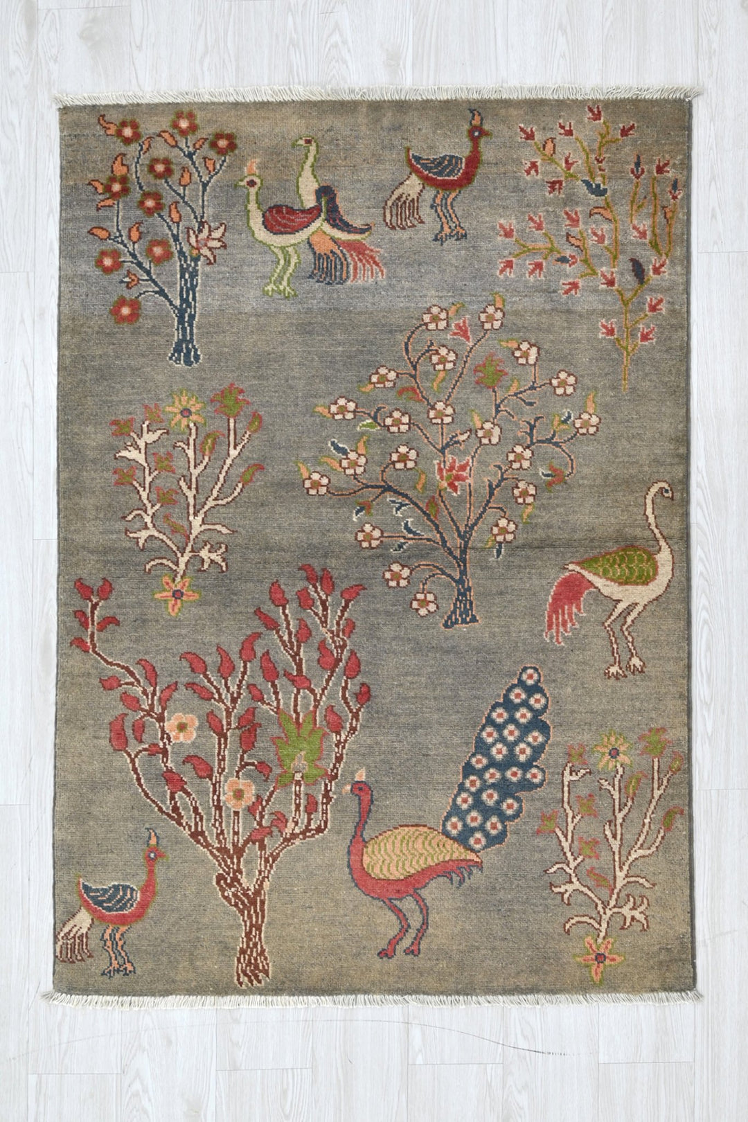 gray Accent rug 3' 3" x 5' 0"
