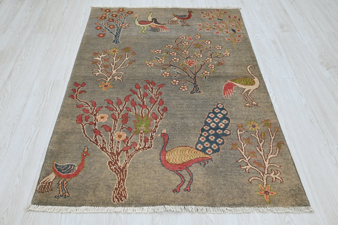 gray Accent rug 3' 3" x 5' 0"