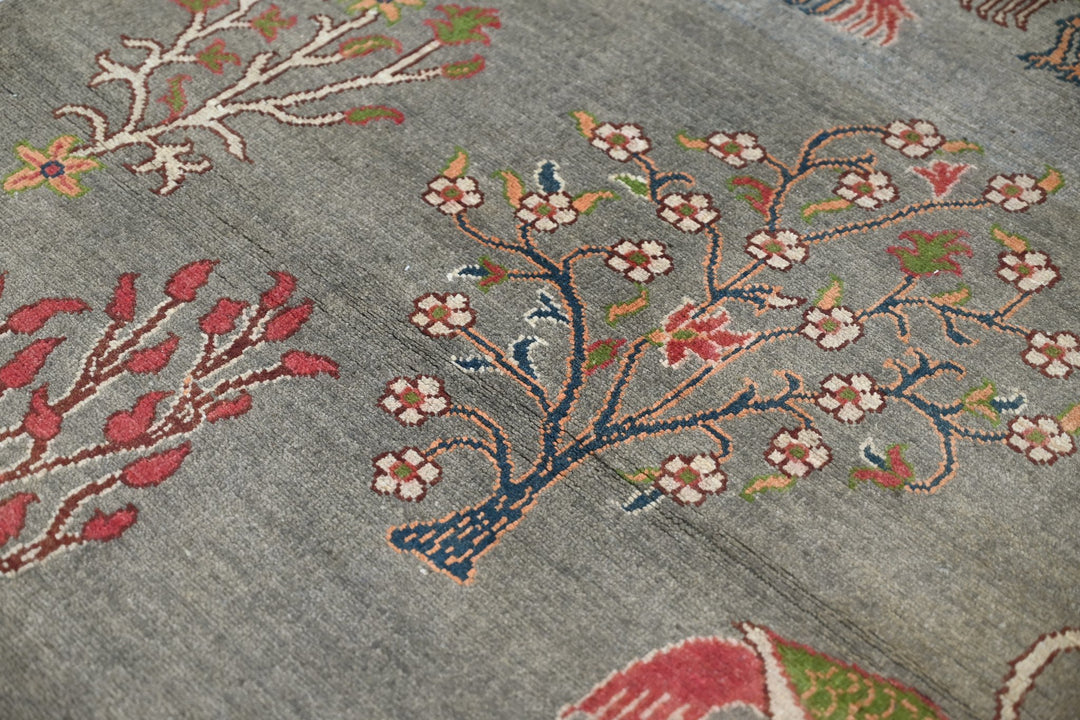 gray Accent rug 3' 3" x 5' 0"