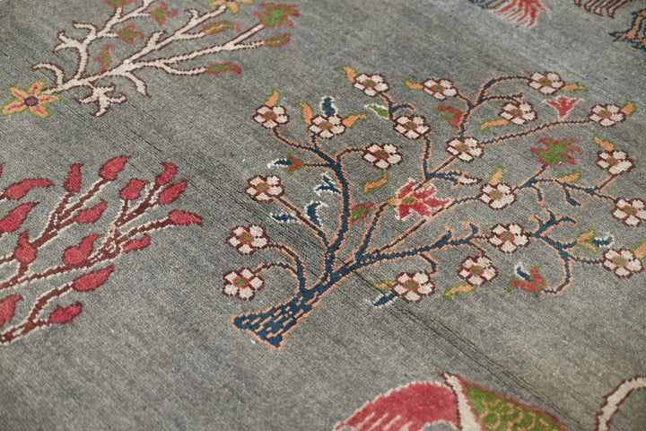 gray Accent rug 3' 3" x 5' 0"
