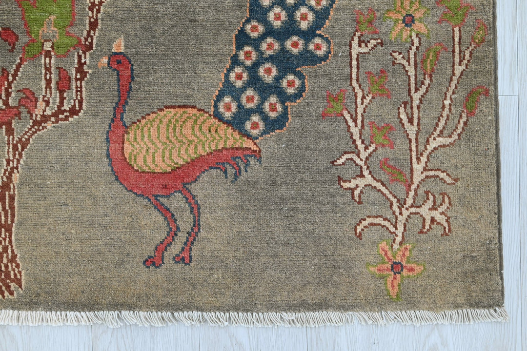 gray Accent rug 3' 3" x 5' 0"