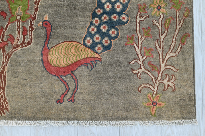gray Accent rug 3' 3" x 5' 0"