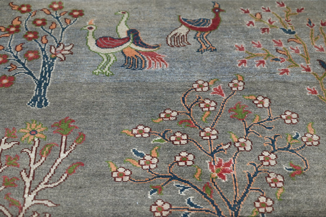 gray Accent rug 3' 3" x 5' 0"