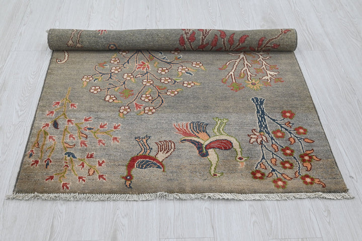 gray Accent rug 3' 3" x 5' 0"