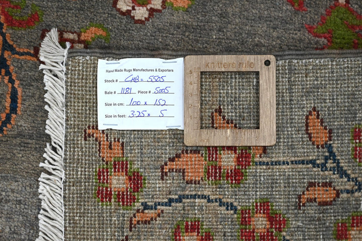 gray Accent rug 3' 3" x 5' 0"