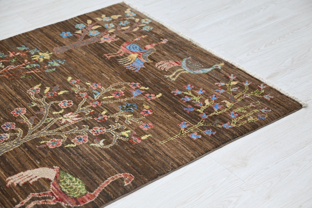 brown Accent rug 3' 4" x 4' 11"