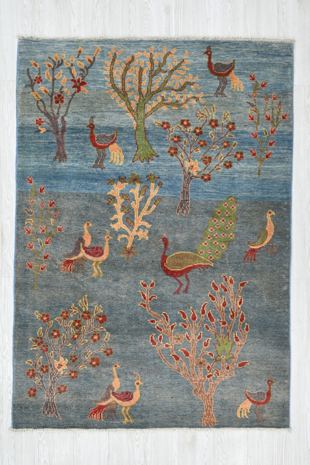 blue Accent rug 3' 11" x 5' 11"