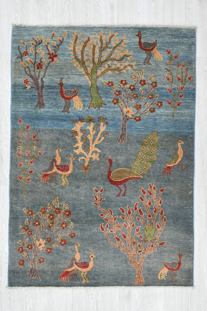 blue Accent rug 3' 11" x 5' 11"