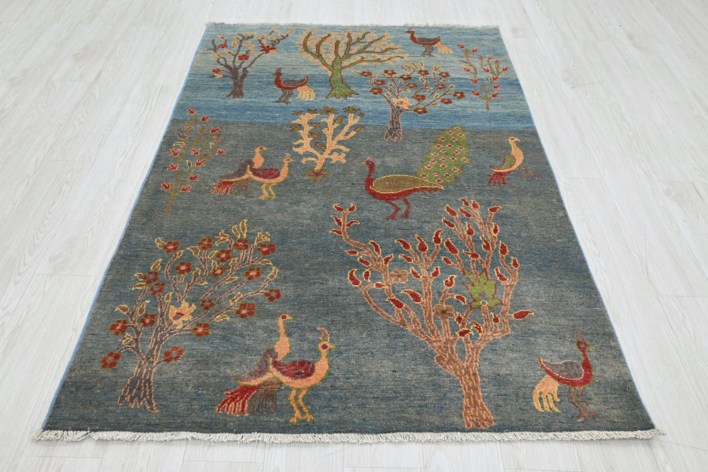 blue Accent rug 3' 11" x 5' 11"