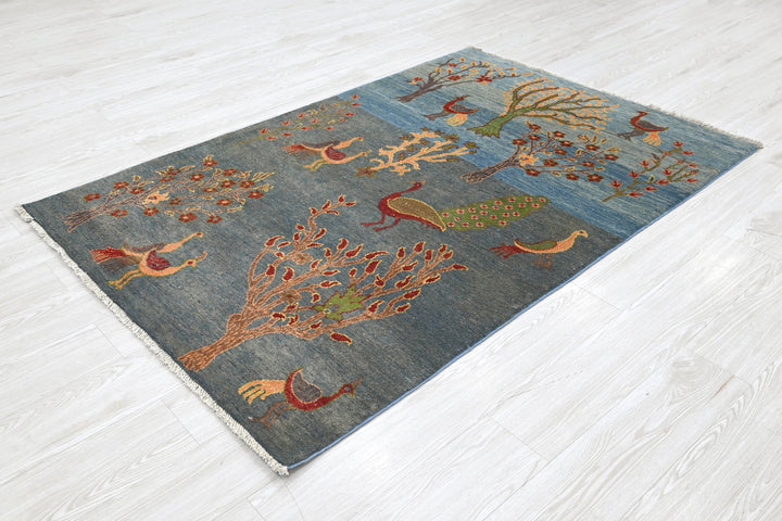 blue Accent rug 3' 11" x 5' 11"