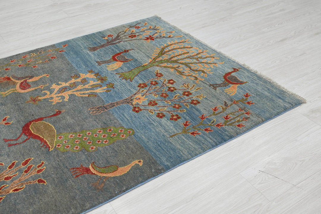 blue Accent rug 3' 11" x 5' 11"