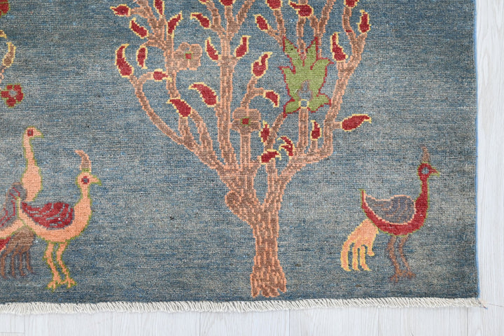 blue Accent rug 3' 11" x 5' 11"