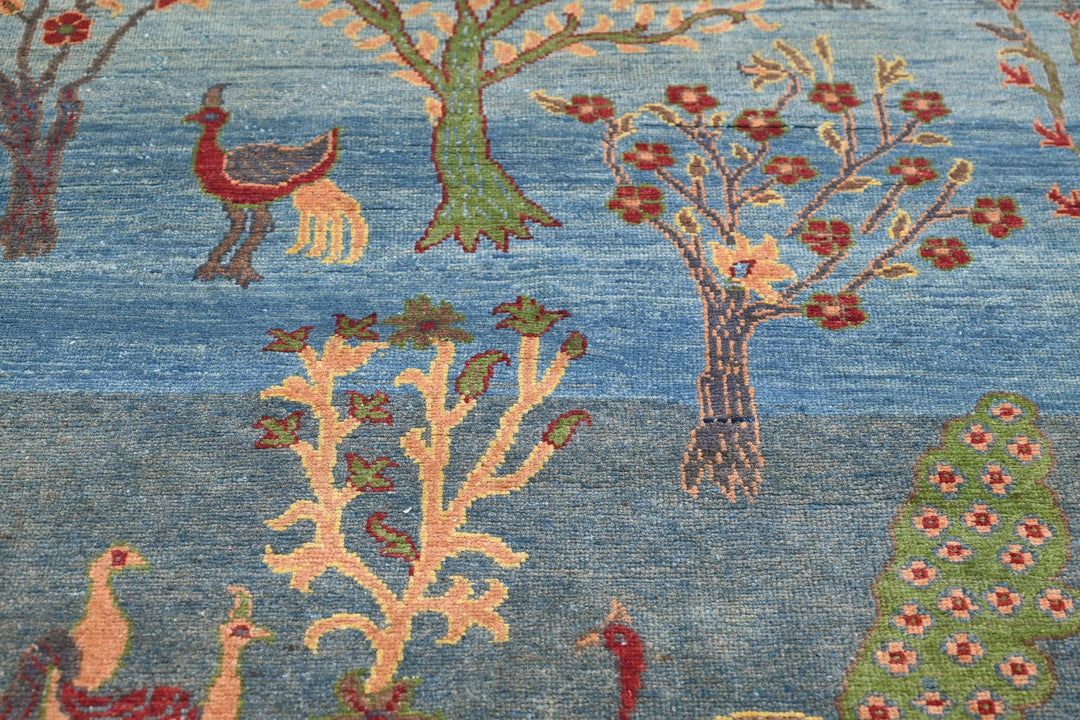 blue Accent rug 3' 11" x 5' 11"