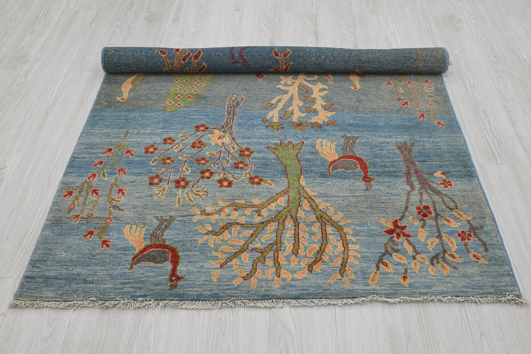 blue Accent rug 3' 11" x 5' 11"