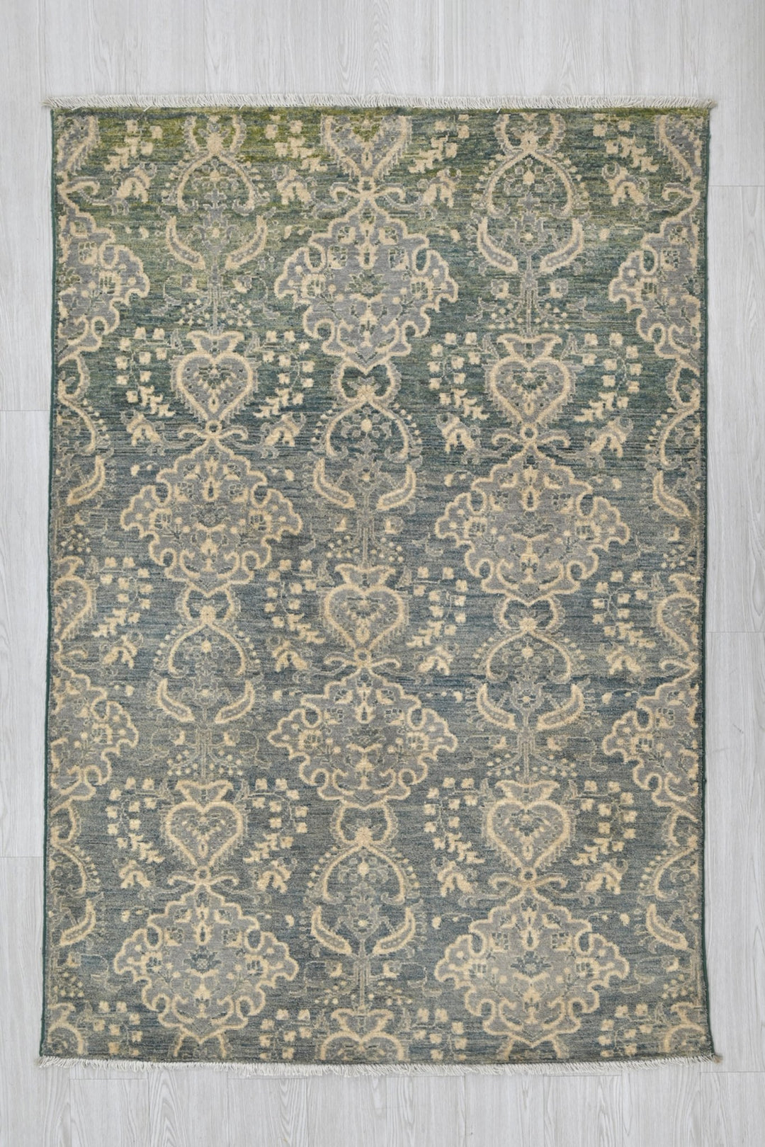 blue Accent rug 4' 1" x 6' 5"