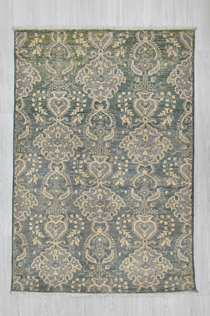 blue Accent rug 4' 1" x 6' 5"