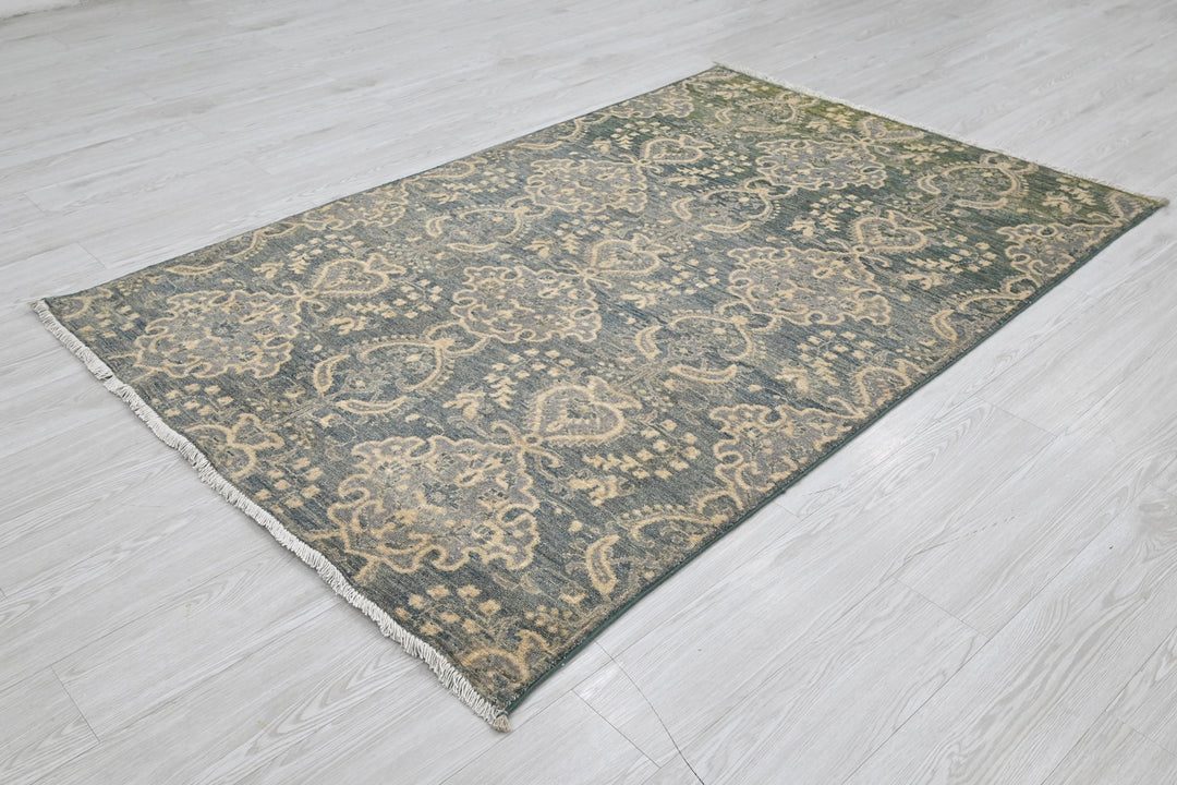 blue Accent rug 4' 1" x 6' 5"