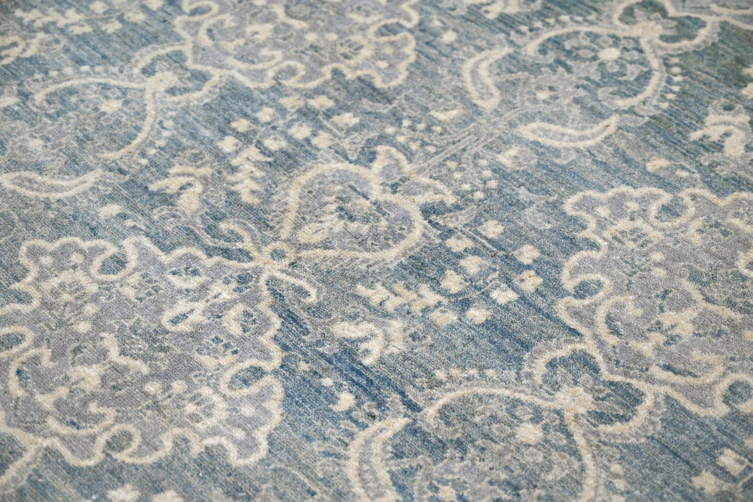 blue Accent rug 4' 1" x 6' 5"