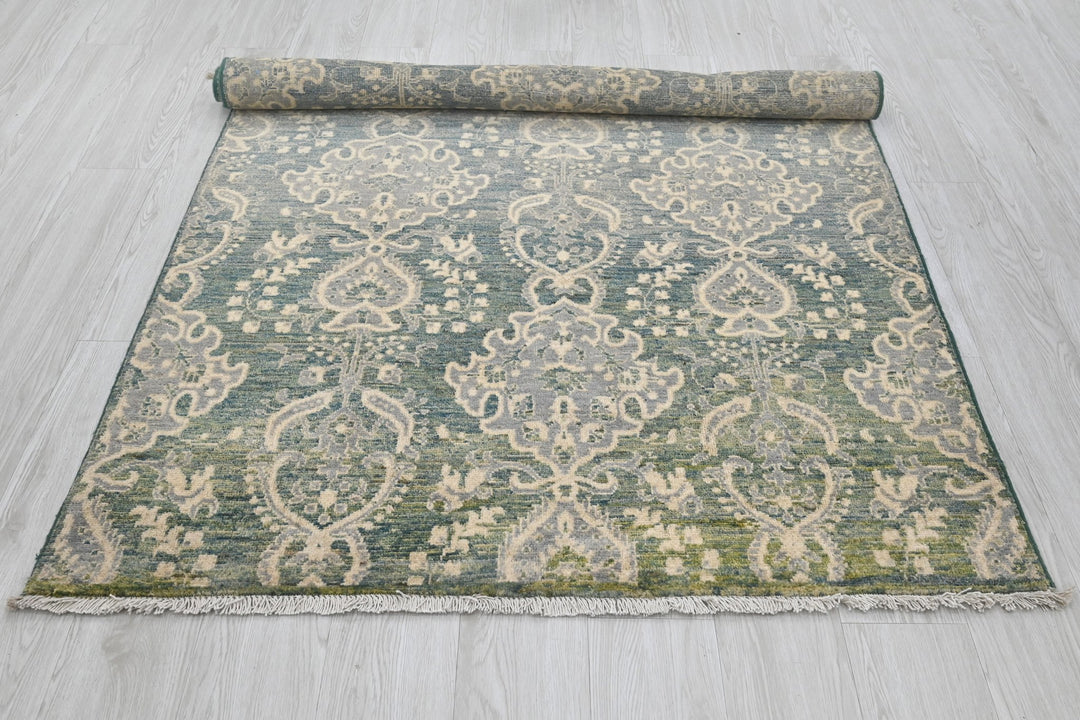 blue Accent rug 4' 1" x 6' 5"
