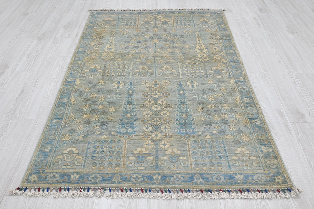 gray Accent rug 3' 11" x 6' 0"