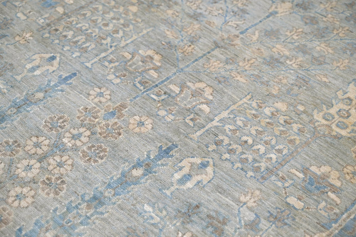 gray Accent rug 3' 11" x 6' 0"
