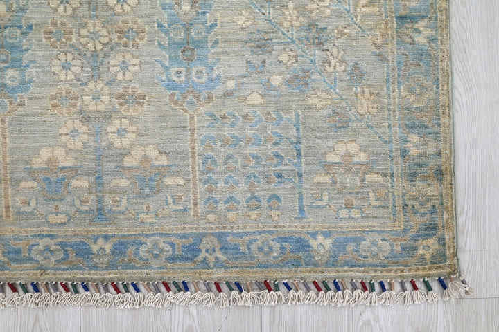 gray Accent rug 3' 11" x 6' 0"