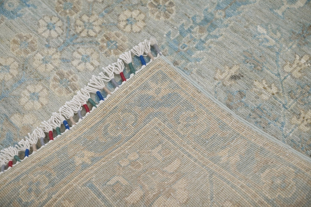 gray Accent rug 3' 11" x 6' 0"