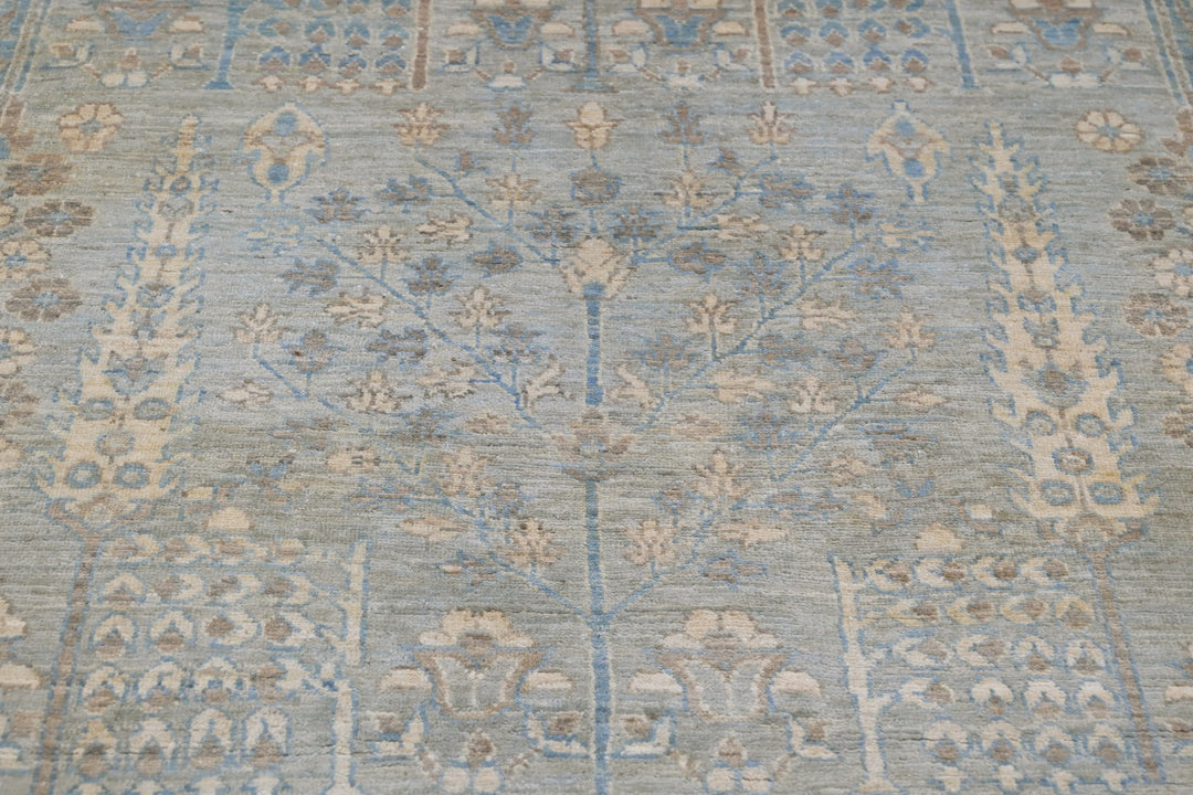 gray Accent rug 3' 11" x 6' 0"