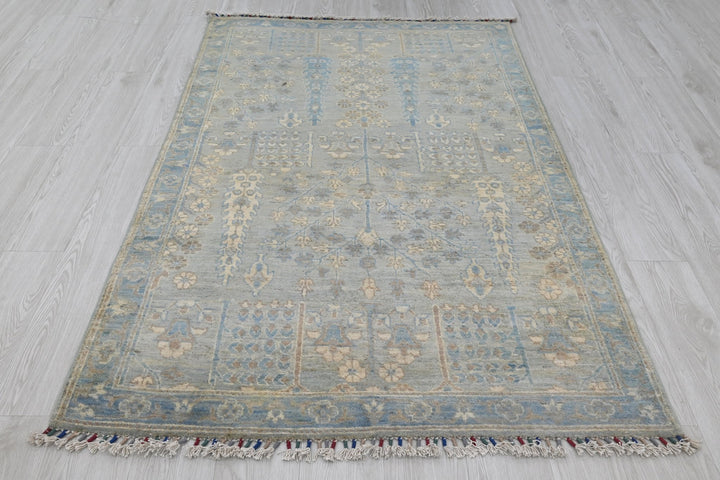 gray Accent rug 3' 11" x 6' 0"