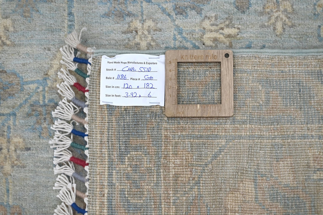 gray Accent rug 3' 11" x 6' 0"