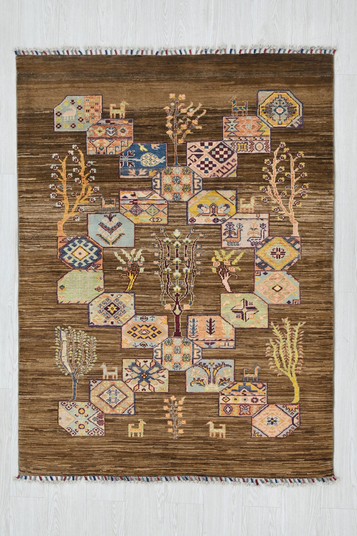 brown Accent rug 4' 1" x 5' 10"