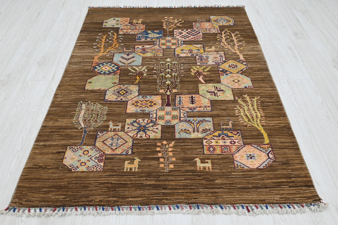brown Accent rug 4' 1" x 5' 10"