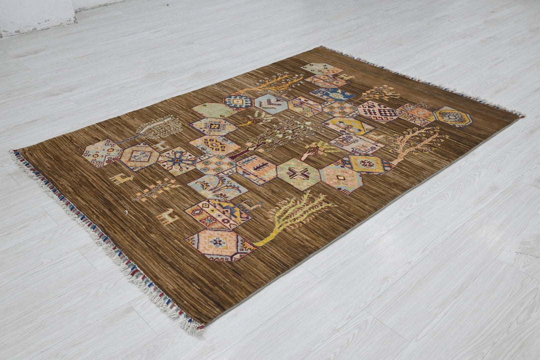 brown Accent rug 4' 1" x 5' 10"