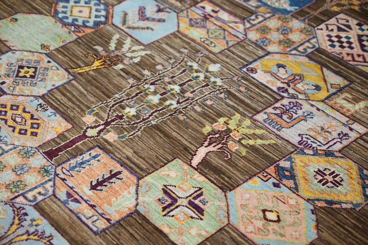 brown Accent rug 4' 1" x 5' 10"