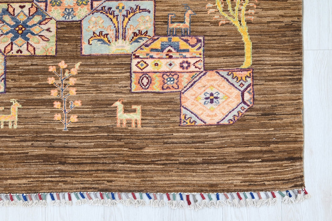 brown Accent rug 4' 1" x 5' 10"