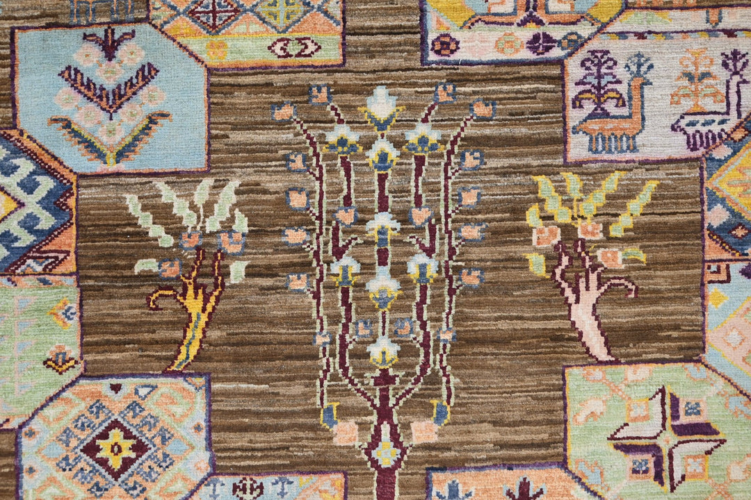 brown Accent rug 4' 1" x 5' 10"