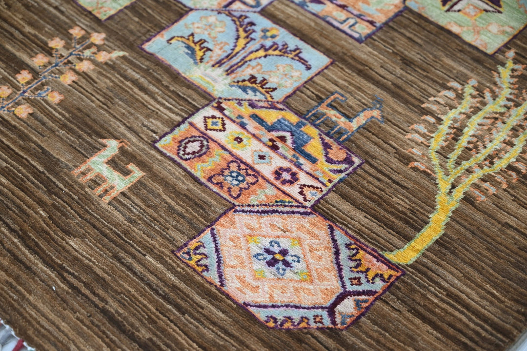 brown Accent rug 4' 1" x 5' 10"