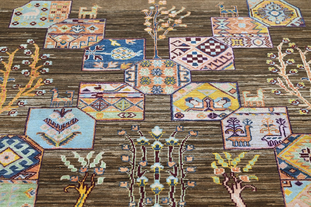 brown Accent rug 4' 1" x 5' 10"