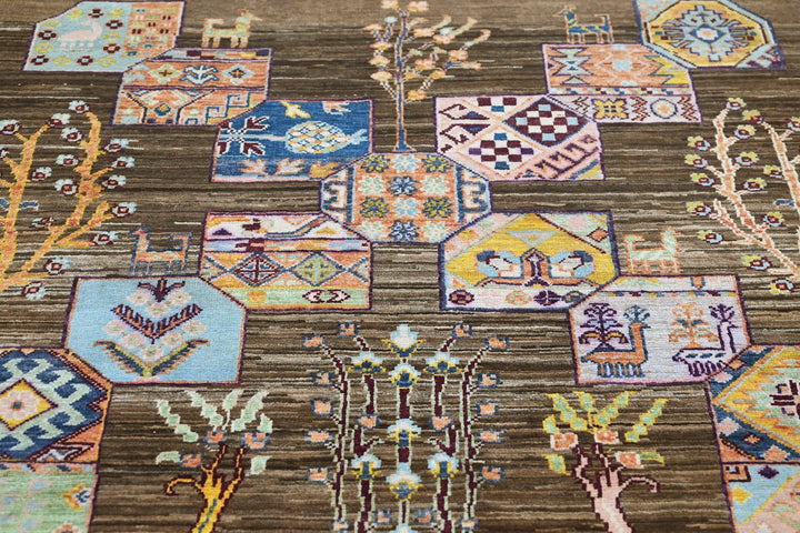brown Accent rug 4' 1" x 5' 10"