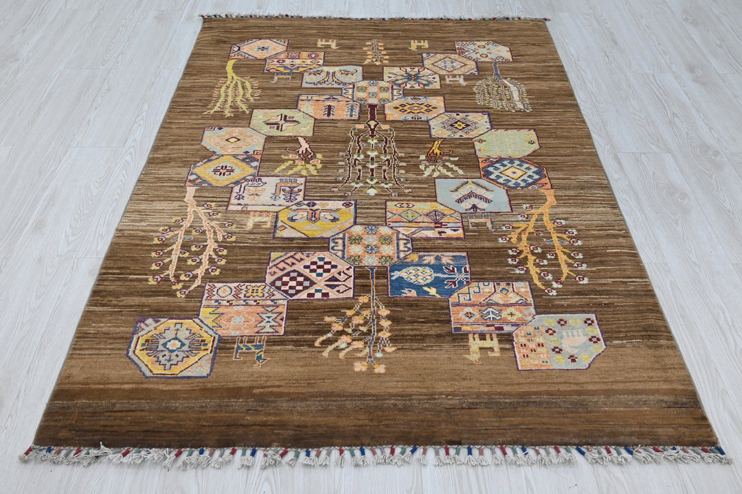brown Accent rug 4' 1" x 5' 10"