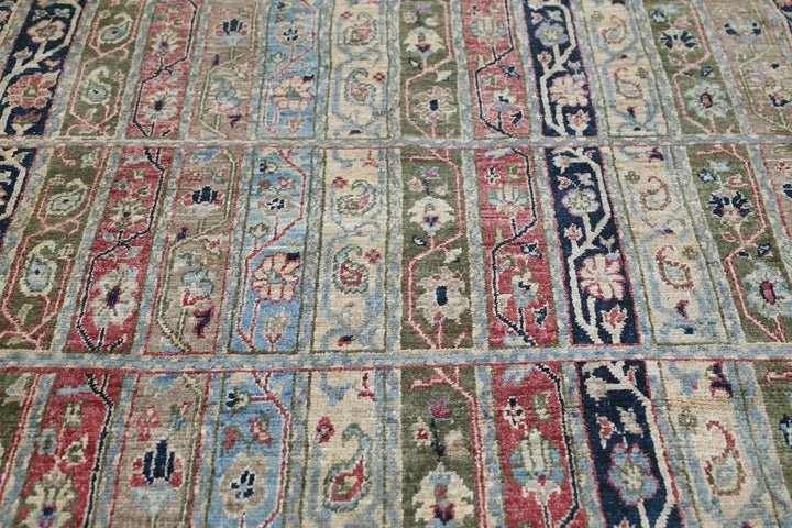 white Accent rug 4' 0" x 5' 7"