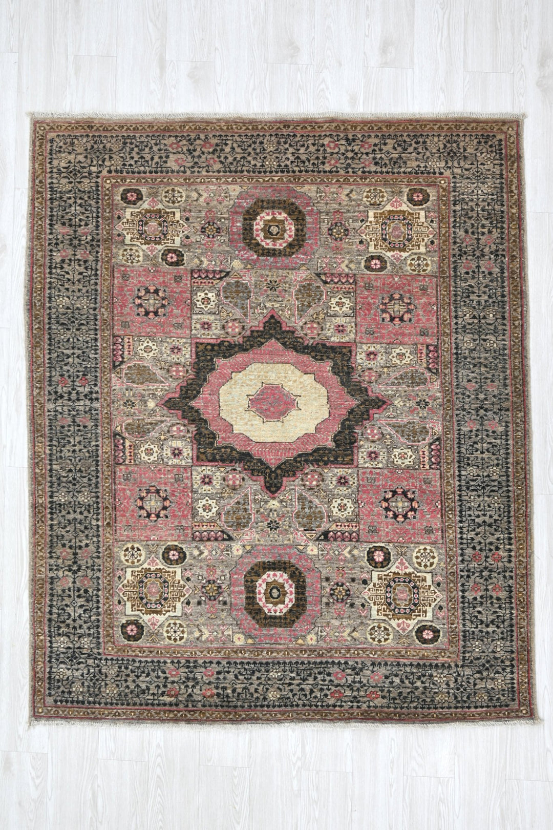 gray Medium rug 5' 0" x 6' 5"