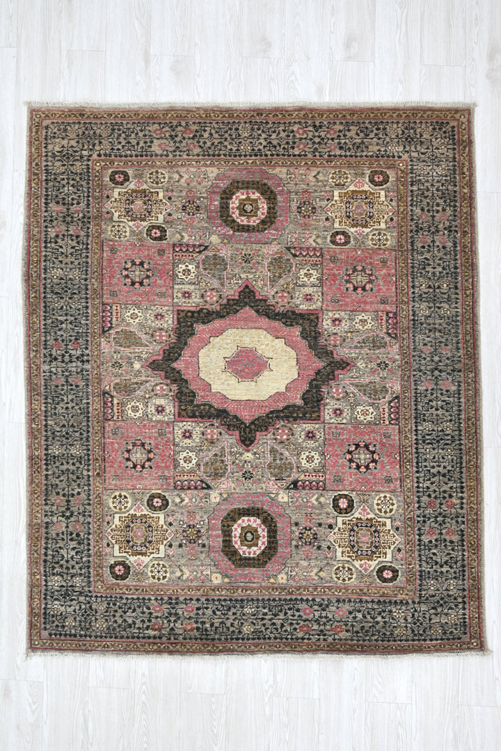 gray Medium rug 5' 0" x 6' 5"