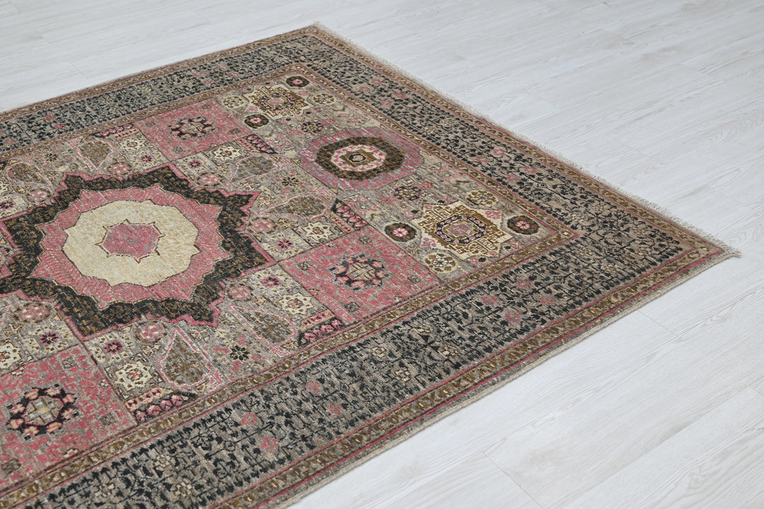 gray Medium rug 5' 0" x 6' 5"