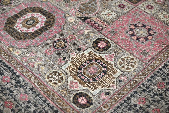 gray Medium rug 5' 0" x 6' 5"