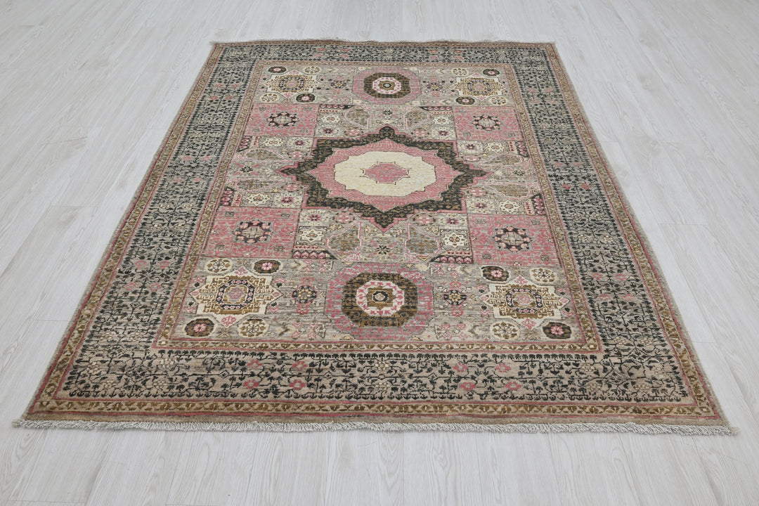 gray Medium rug 5' 0" x 6' 5"
