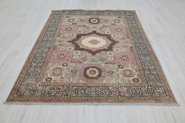 gray Medium rug 5' 0" x 6' 5"